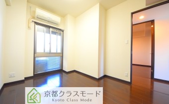 ※室内写真は同マンション内の505号室のものです。
