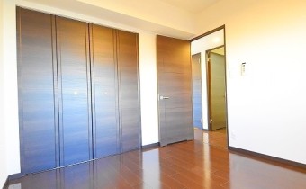 ※室内写真は同マンション内の505号室のものです。