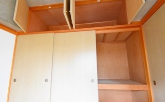 Room 6　（南側）　押入
