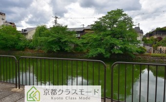 物件の目の前には疎水が流れています♪