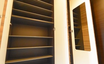 シューズBOX　※室内写真は同マンション内の別のお部屋のものです。参考にご覧ください。