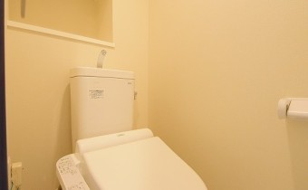 ウォシュレットトイレ　※室内写真は同マンション内の別のお部屋のものです。参考にご覧ください。