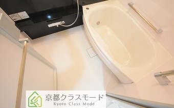 バスルーム　※室内写真は同マンション内の別のお部屋のものです。参考にご覧ください。