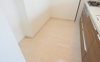 キッチンスペース　※室内写真は同マンション内の別のお部屋のものです。参考にご覧ください。