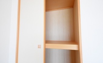 押入　※室内写真は同マンション内の別のお部屋のものです。参考にご覧ください。