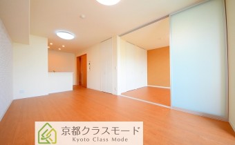 広々13.5帖のリビングダイニング♪人気の横並びの間取りです！