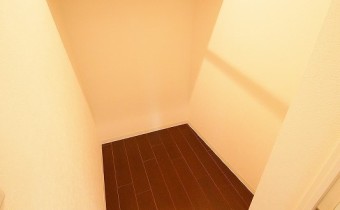 ウォークインクローゼットの内部
