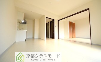 「白ベース」の明るく綺麗な住空間♪人気の横並びタイプの1LDK！