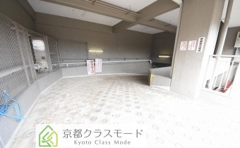 敷地内ガレージ