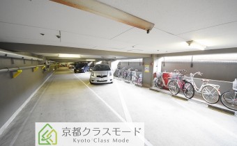 敷地内ガレージ