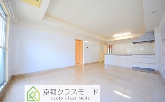 広々LDK17帖のリビングダイニングは大理石調のお洒落仕様！