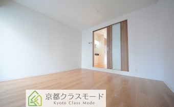 「南向き」の明るい室内♪8帖の正方形の使い勝手の良いお部屋です！