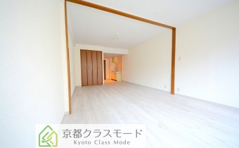 洋室14帖・別アングル