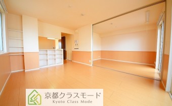 南東の角部屋・2面採光で明るい室内です♪