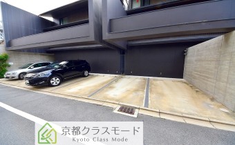 敷地内ガレージ