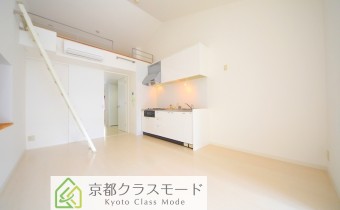 天井が高く開放感のある室内空間♪