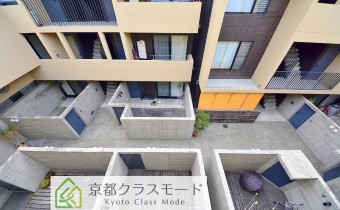 上からの光を存分に取り入れた大きな吹き抜け☆