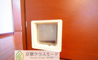 ペット用の出入り口もあります♪