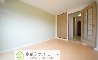 アクセントクロスがお洒落な室内♪
