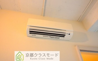 ワークスペースのエアコン　※室内写真は303号室のものです。