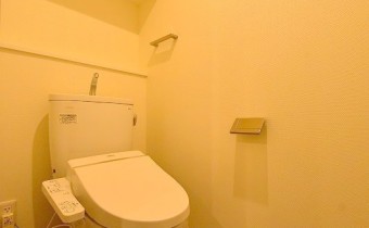ウォシュレットトイレ　※室内写真は303号室のものです。