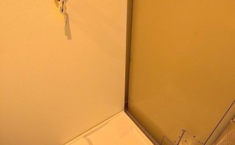 洗濯機置場　※室内写真は303号室のものです。