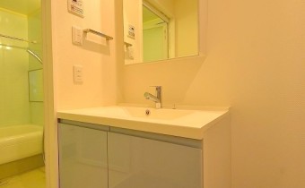 独立洗面台　※室内写真は303号室のものです。