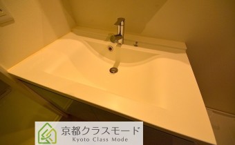 独立洗面台　※室内写真は303号室のものです。