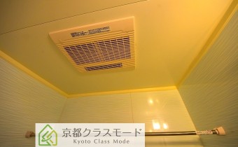 浴室乾燥機　※室内写真は303号室のものです。