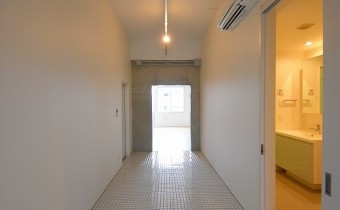 ワークスペース 　※室内写真は303号室のものです。