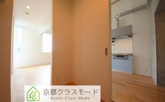 ウォークスルークローゼット　※室内写真は303号室のものです。