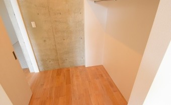 ウォークスルークローゼット　※室内写真は303号室のものです。