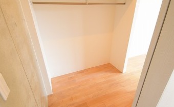 ウォークスルークローゼット　※室内写真は303号室のものです。