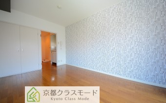 アクセントクロスがお洒落な室内♪