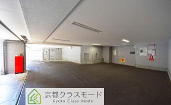 敷地内ガレージ