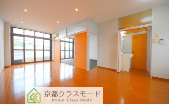 窓も大きく陽当たりの良い明るい室内♪