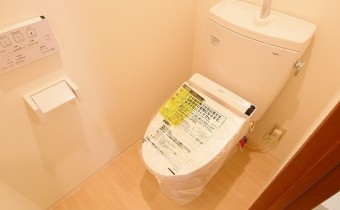 ウォシュレットトイレ　※写真は同マンション1101号室のものです
