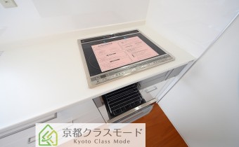 3口IHコンロ（グリル付き）　※写真は同マンション1101号室のものです