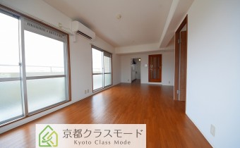 リビング　※写真は同マンション1101号室のものです