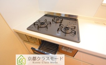 3口ガスコンロ　グリル付きです