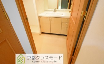 脱衣所　※室内写真は同マンション内の別タイプのものです。