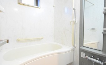 バスルーム　※室内写真は同マンション内の別タイプのものです。