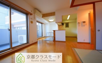※室内写真は同マンション内の別タイプのものです。