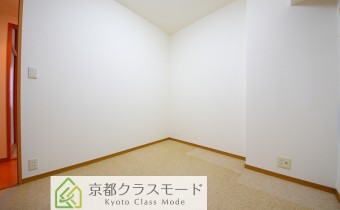 Room 　※室内写真は同マンション内の別タイプのものです。
