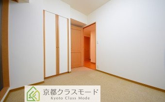 Room 　※室内写真は同マンション内の別タイプのものです。