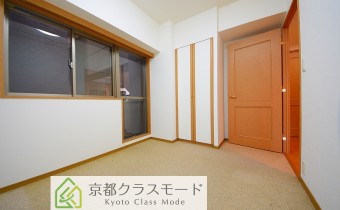 Room 　※室内写真は同マンション内の別タイプのものです。