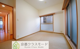 Room 　※室内写真は同マンション内の別タイプのものです。