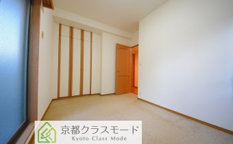 Room 　※室内写真は同マンション内の別タイプのものです。