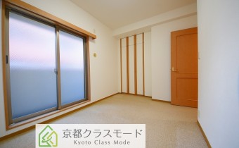 Room 　※室内写真は同マンション内の別タイプのものです。