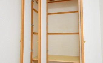 Room のクローゼット　※室内写真は同マンション内の別タイプのものです。